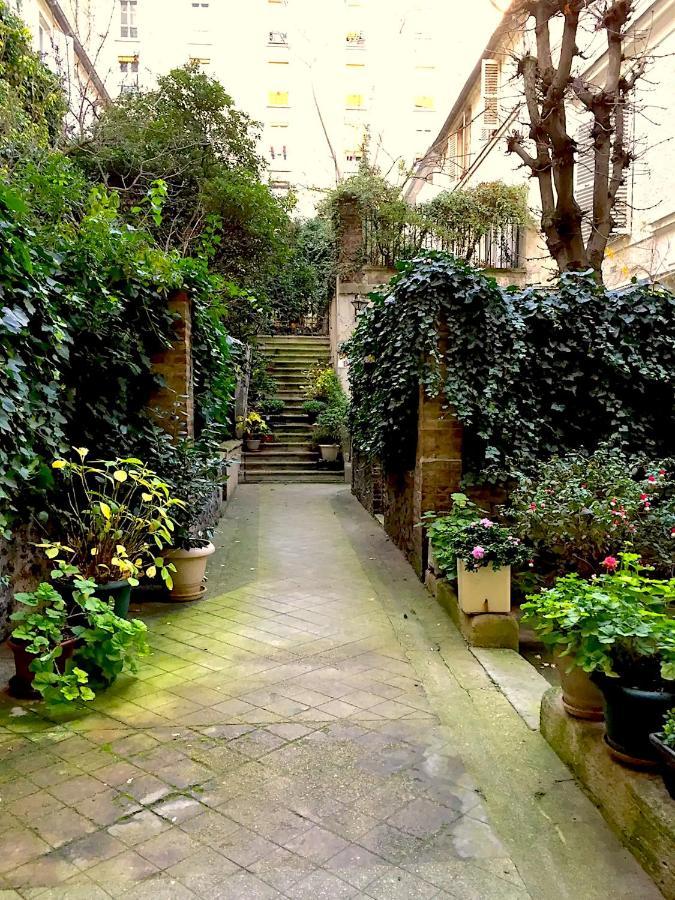 L'appartement Orsel Apartment Paris
